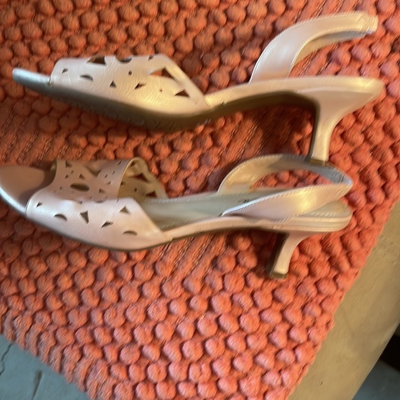sonata 7 1/2 heeled shoes a nudeish peachish in color bran new never worn - Picture 8 of 11